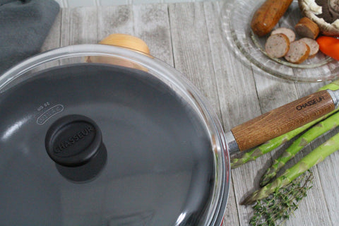 Chasseur French Enameled Cast Iron Fry Pan with Wood Handle and Glass Lid, 11-inch, Red