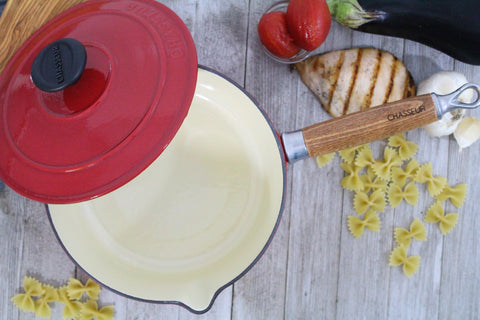 Chasseur 2.5-quart Red French Enameled Cast Iron Saucepan With Lid and Wooden Handle (CI_3483)