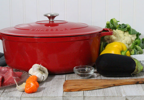 Chasseur French Enameled Cast Iron Oval Dutch Oven, 6-quart, Red