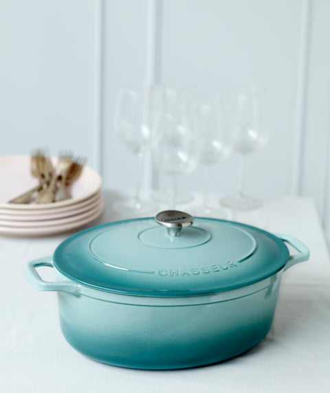 Chasseur French Enameled Cast Iron Oval Dutch Oven, 7.25-quart, Quartz Blue